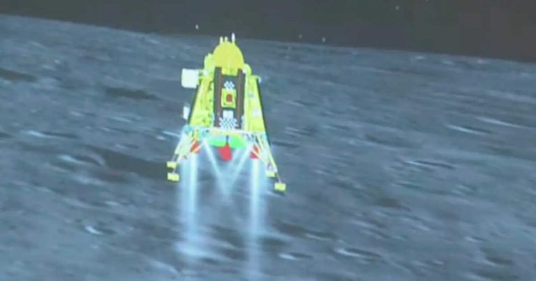 India Chandrayaan-3 landed on moon