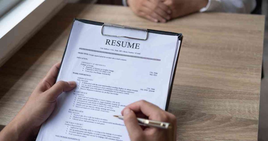 difference between CV and resume